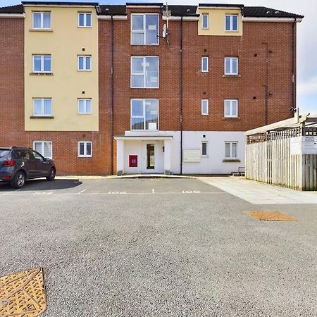 Chic City Centre Apartment With Allocated Parking Swansea Exterior foto